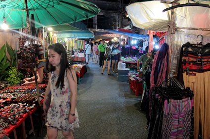 Imagen del mercado de Saturday Walking Street en Chiang Mai.