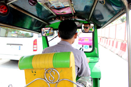 El conductor que nos llevó al Loha Prasat, la Export Shop y el Mountain Golden, en Bangkok.