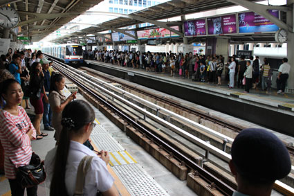 Estación de Sala Daeng del Skytrain, en BangKok (Tailandia)