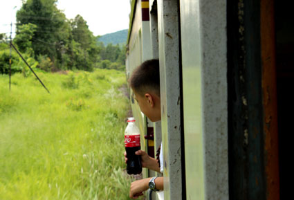Un momento durante el viaje de Bangkok a Chiang Mai, Tailandia