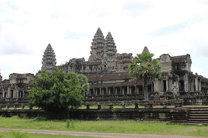 Uno de los laterales del edificio central de Angkor Wat (Camboya). 
