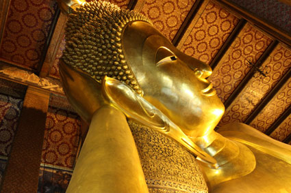 Budha reclinado en Wat Pho, Bangkok (Tailandia)