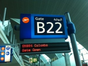 Puerta de embarque hacia Colombo en el aeropuerto de Dubai, Emiratos Árabes.