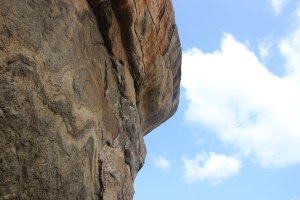 Vista de una de las paredes casi verticales de la Roca del León en Sigiriya, Sri Lanka.