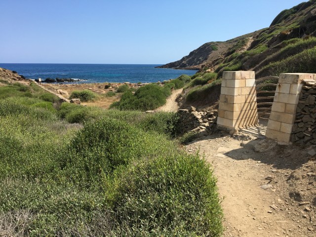 Barrera Cala Els Alocs